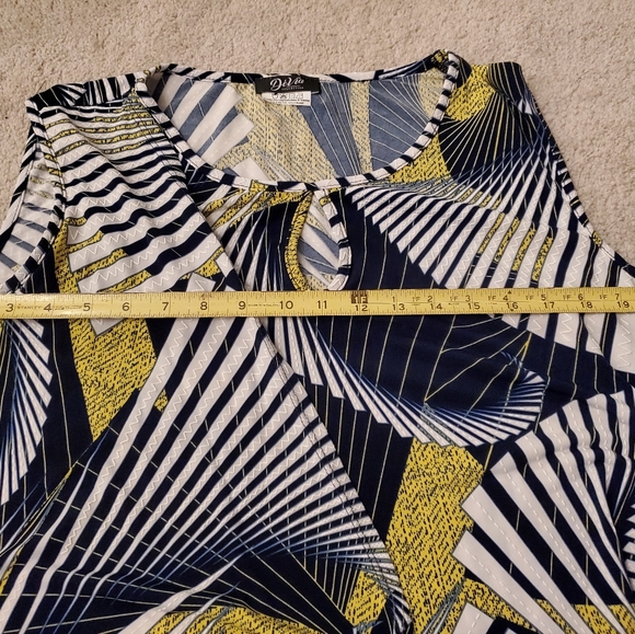 DeVia womens tank - Picture 9 of 10